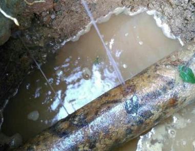 汉南楼顶渗水维修公司分享下地暖漏水的原因及检测方法。